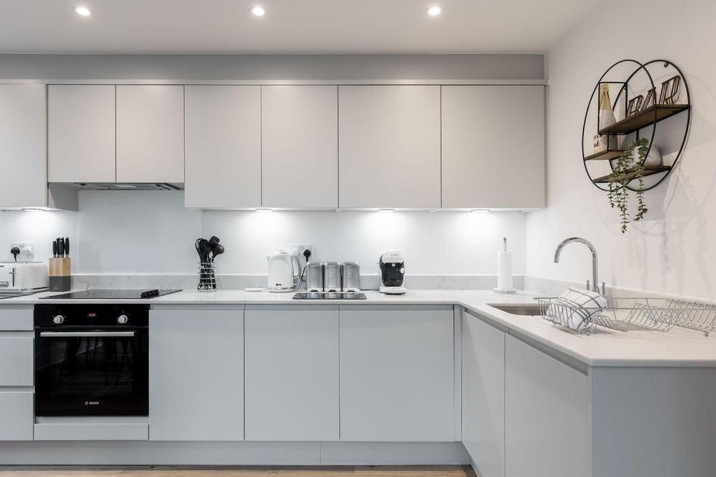 Stylish Town Centre Apartment, W Parking, Nr Beach Bournemouth Exterior photo