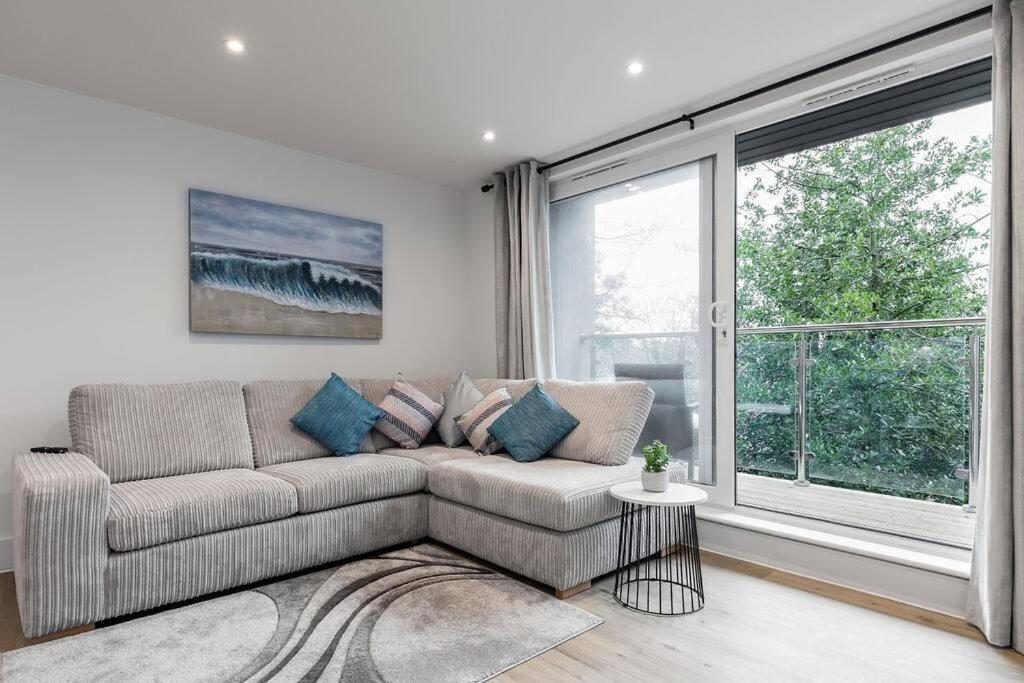 Stylish Town Centre Apartment, W Parking, Nr Beach Bournemouth Exterior photo